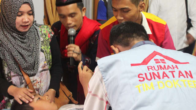 Video Kocak Reaksi Anak-anak Saat Sunat yang Viral