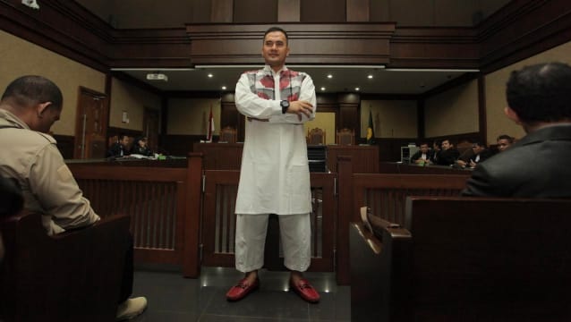 Video: Saipul Jamil Bernyanyi Lagu KPK Kupasrah Padamu