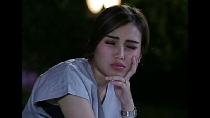 Baju Ayu Ting Ting Kembali Tersingkap di Sengaja atau Tidak