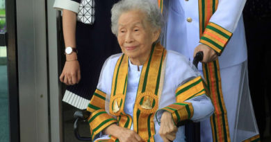 Di Usia 91 Tahun Nenek Asal Thailand Raih Gelar Sarjana