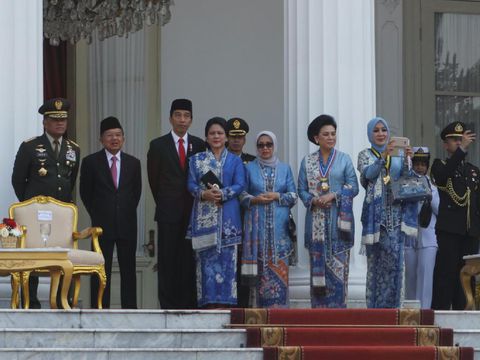 Empat Istri Pejabat Ini Tampil Elegan dengan Busana Serba Biru