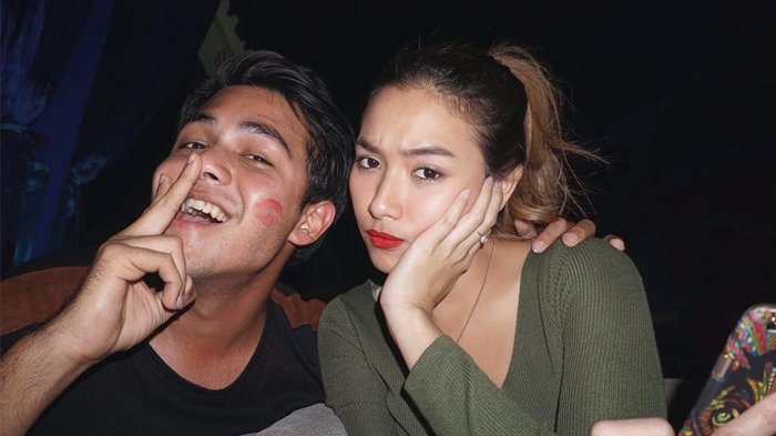 Foto Ciuman Rizky Alatas & Adzana Bing Slamet Bikin Netter Heboh