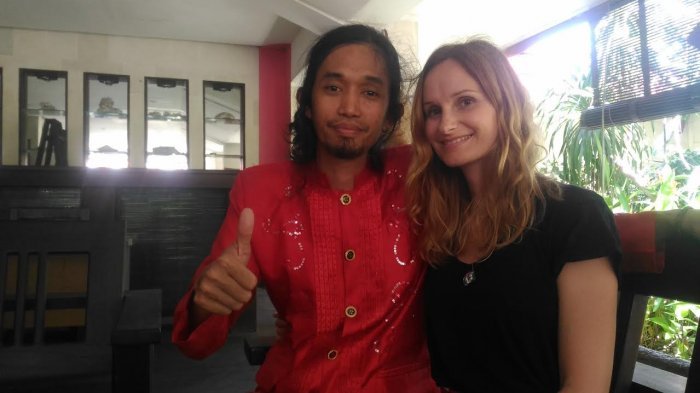 Ijal Nikahi Bule Cantik Asal Prancis Ngobrolnya Pake Google Translate
