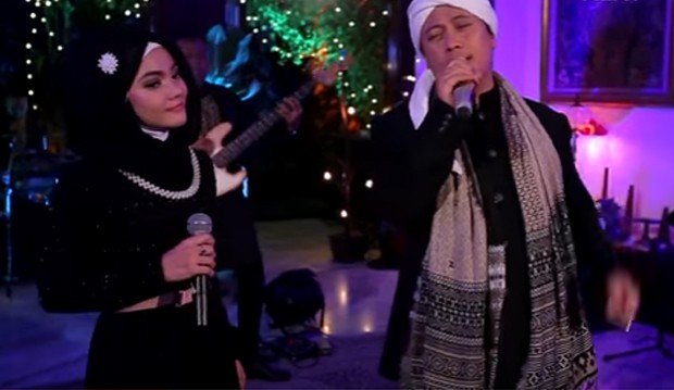 Inikah Wanita Cantik Berhijab Ini Istri Kedua Opick?
