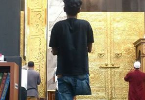 Kisah Haru Ardi Hanya Punya Satu kaki Salat Berjemaah Di Masjid