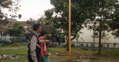 Lomba Panjat Pinang Warga Bandung Tewas Terjatuh