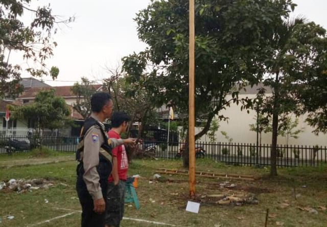 Lomba Panjat Pinang Warga Bandung Tewas Terjatuh