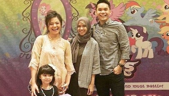 Meski Sudah Cerai, 6 Artis Ini Tetap Berhubungan Baik
