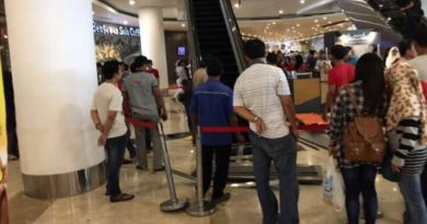 Miris, Satu Jam Kaki Bocah Terjepit Eskalator