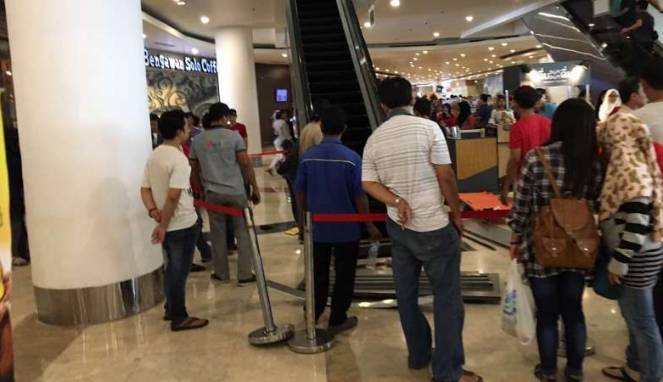 Miris, Satu Jam Kaki Bocah Terjepit Eskalator