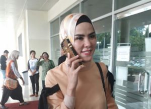 Netizen Heboh Akibat Angel Lelga Kehilangan Casing HP