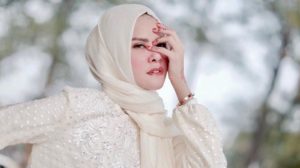 Netizen Heboh Akibat Angel Lelga Kehilangan Casing HP
