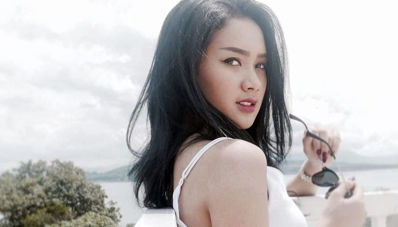 Pedangdut Cita Citata Kepegok Sedang Makan Bersama Bule di Bali