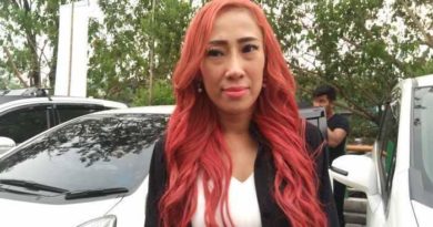 Posisi Tubuh Dewi Sanca yang Nungging Saat di Nail Art Jadi Perhatian Netizen