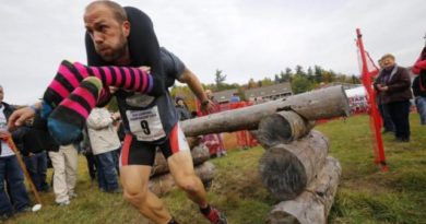 Serunya Lomba Menggendong Istri Di Finlandia