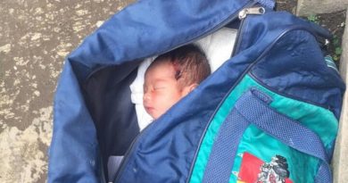 Sesosok Bayi LakiLaki Tak Berbaju di Dalam Tas Biru