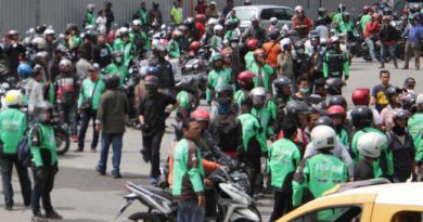 Taksi Konvensional Bentrok dengan Gojek di Mal SKA Pekanbaru