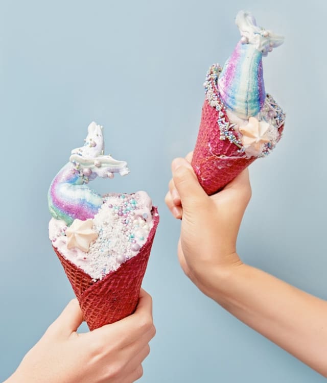 Unik! Es Krim Dengan Topping Ekor Mermaid