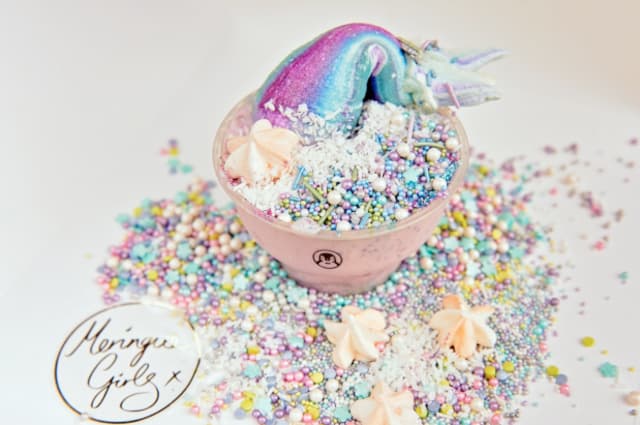 Unik! Es Krim Dengan Topping Ekor Mermaid