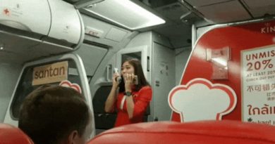 Video Pramugari AirAsia Saat Delay Hibur Penumpang