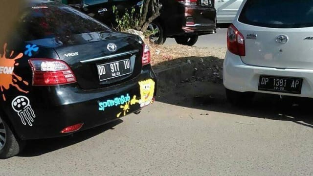 Viral Gara-Gara Senggol Spion Mobil Remaja Ini di Pukul