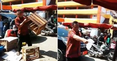 Viral Turun Dari Mobil Dinas Pria Ini Ngamuk Rusak Dagangan Seorang Ibu