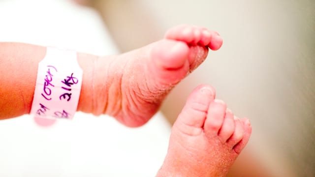 Wajah Anak Terlalu Tampan Sang Ayah Curiga Minta Tes DNA