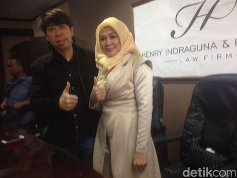 Wanita ini Ngaku Istri Siri Vicky Prasetyo dan Tak Dinafkahi