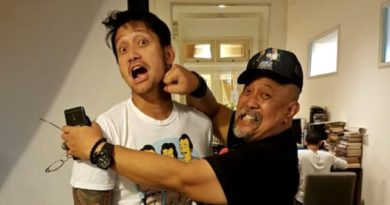 Warkop Melampiaskan Kerinduannya dengan Memukul Tora Sudiro