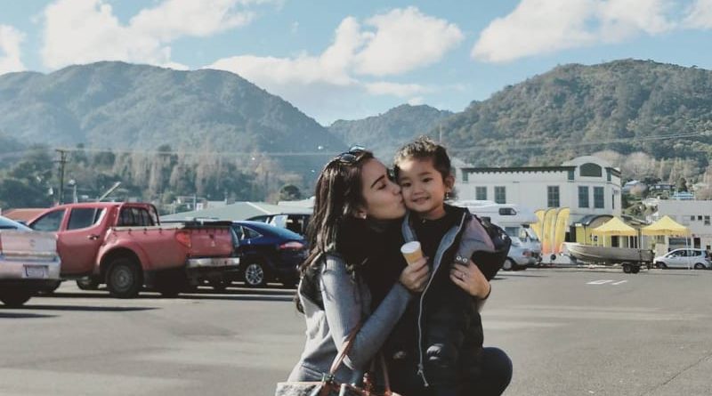 Ayu Ting Ting Mempunyai Cara Menjaga Anaknya dari Pelaku Pedofilia