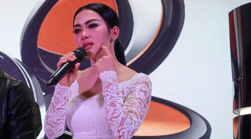Beginilah Pengakuan dari Syahrini Kenapa Wajahnya Terlihat Flawless