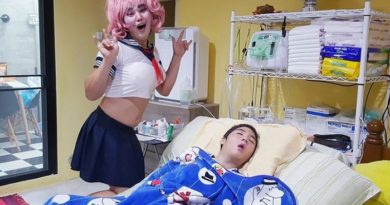 Fakta Menyedihkan Dari Pria Suka Pakai Makeup & Baju Wanita