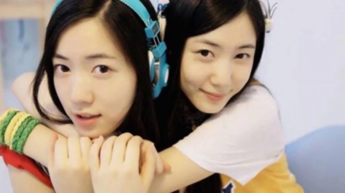 Hwayoung dan Hyoyoung Bikin Sensasi Pakai Baju Super Mini