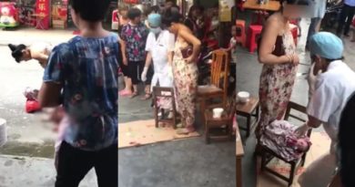 Ibu Ini Melahirkan di Pinggir Jalan Karena Air Ketuban Pecah