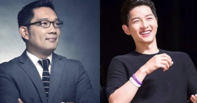 Ridwan Kamil Cukur Rambut Gaya Song Joong-Ki Live di Instagram