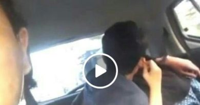 Sopir Ikutan Asyik Akibat Siswi SMP Ciuman di Mobil