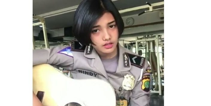 Viral Polwan Cantik Ini Bikin Geger Netizen Dengan Suaranya