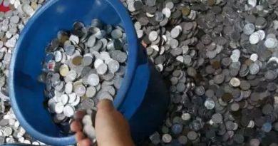 5 Orang dengan Uang Receh Membeli Barang Jutaan Rupiah