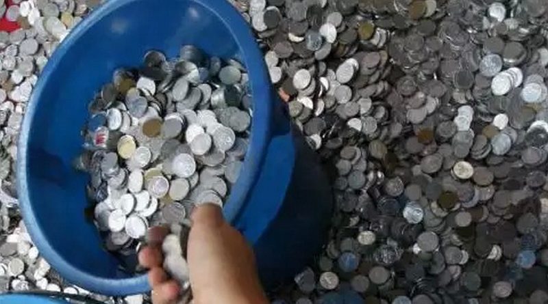 5 Orang dengan Uang Receh Membeli Barang Jutaan Rupiah