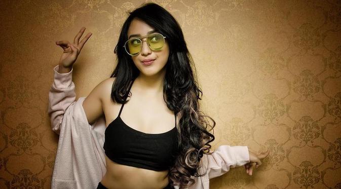 Beredar katalog Alexis Turut Menyeret Tiga Model Cantik Ini