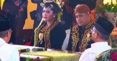 Detik Detik kahiyang Ayu dan Bobby Nasution Akad