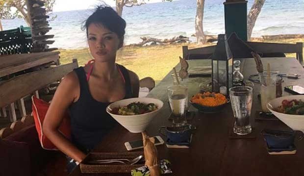 Esktrem, Farah Quinn Makan Malam Sperma Ikan