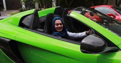 Ini 5 Koleksi Mobil Mewah Sarita Abdul Mukti dan Faisal Harris