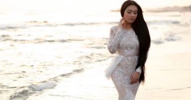 Netizen Miris, Melihat Denada Makin Berani Tampil Seksi