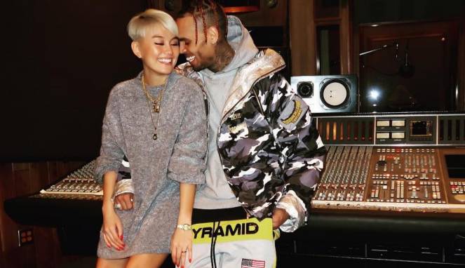 Poto Bersama Chris Brown Akankah Agnez Mo Jadi Pengganti Rihanna?