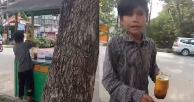 Salut! Umur 13 Tahun Sudah Gantikan Bapaknya Jualan Es Cendol