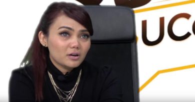 Tangisan Rina Nose ke Deddy Corbuzier Tentang Lepas Hijab