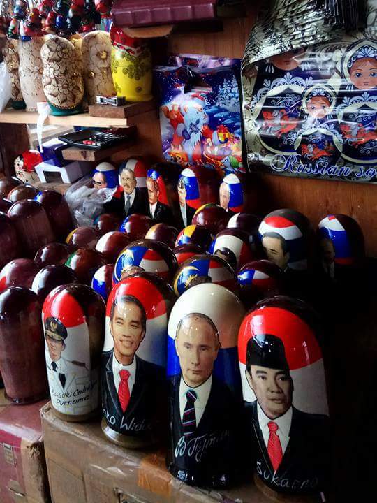keren!di Toko Souvenir Rusia Ada Wajah Soekarno, Jokowi dan Ahok