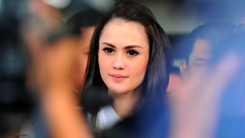 Perut Jennifer Dunn Bikin Salfok Saat Liburan di Bali