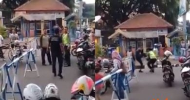 Video Viral Pria Ngamuk dan Memukuli Polisi